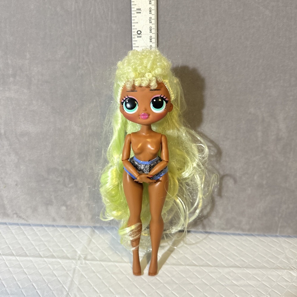 LOL Surprise 560562 OMG Lady Diva Fashion Doll Green Hair - Doll Only